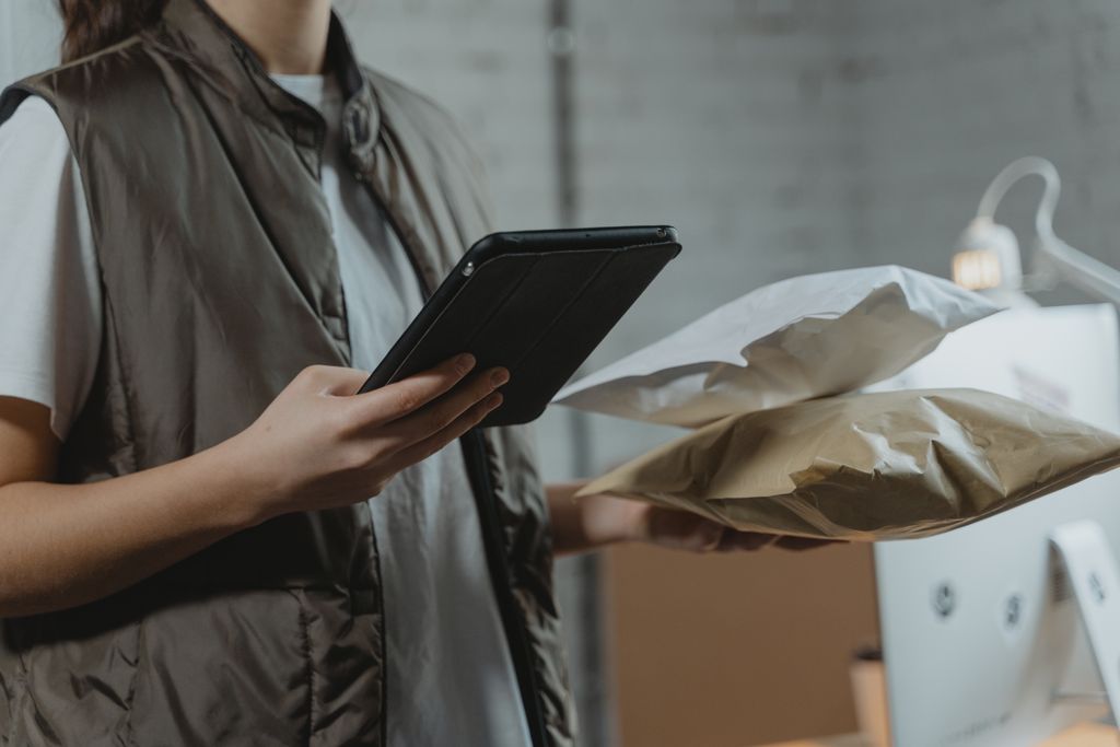 El sistema de fichaje digital que necesita una empresa logística con almacenes, rutas y turnos